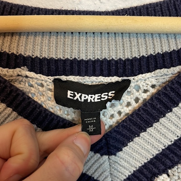 Express Preppy Blue and White Striped Knit V Neck Sweater Size M - Picture 4 of 6
